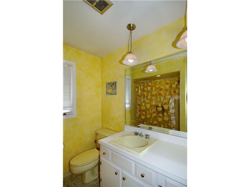 324 McIntyre Road Pittsburgh, PA 15237 - Photo 16 of 25 Full Bath.