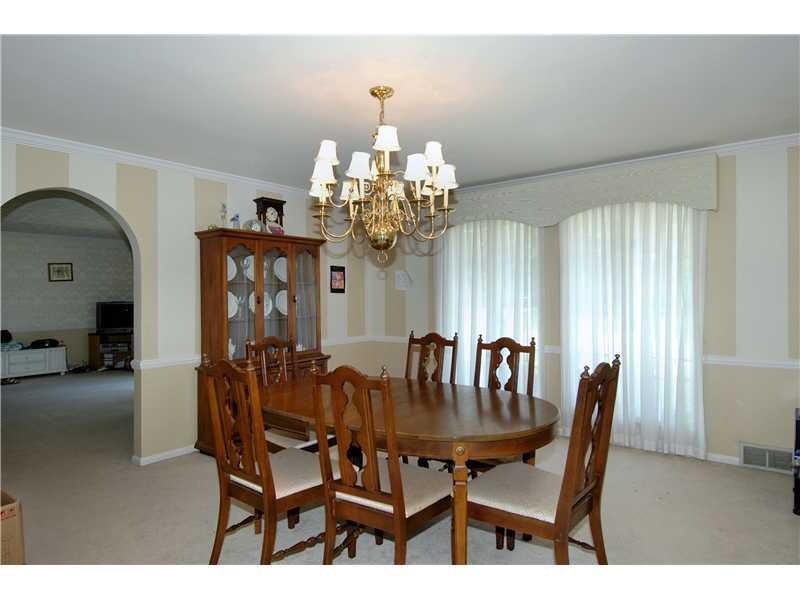 324 McIntyre Road Pittsburgh, PA 15237 - Photo 6 of 25 Dining Room. A true formal dining room! This will fit all of your furniture and you will still have room to walk around.