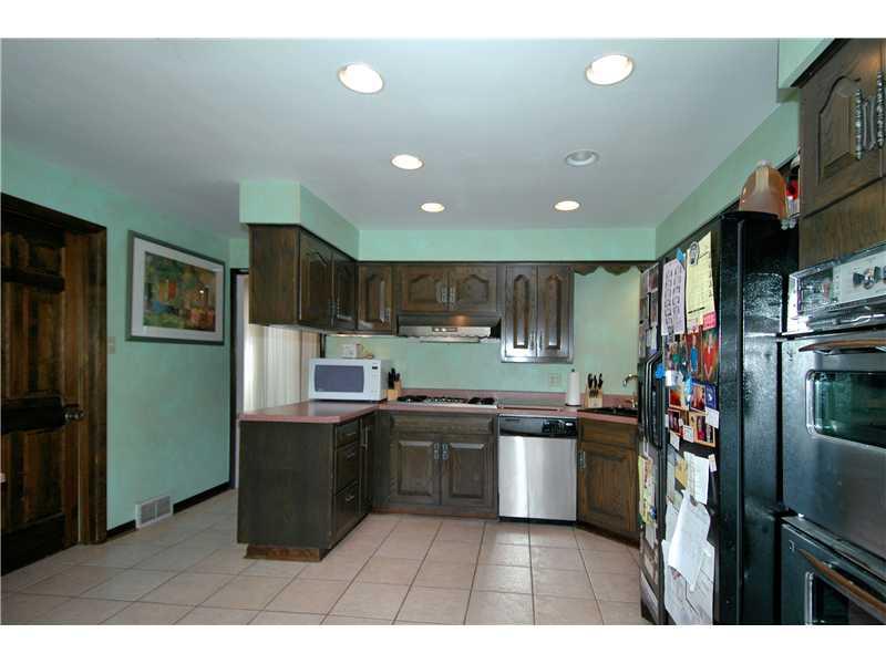 324 McIntyre Road Pittsburgh, PA 15237 - Photo 8 of 25 Kitchen. Kitchen offers a double oven and a cooktop, waiting for your entertaining needs!