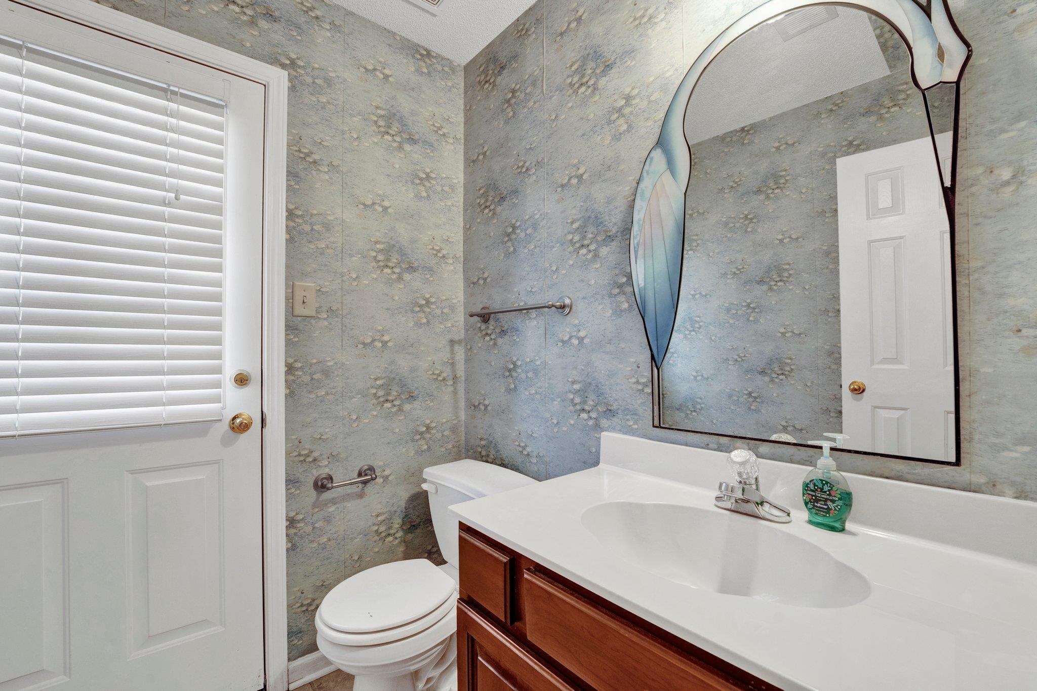 6150 Ricks Road Arlington, TN 38002 - Photo 37 of 40 Bathroom featuring a textured ceiling, vanity, toilet, and a wealth of natural light