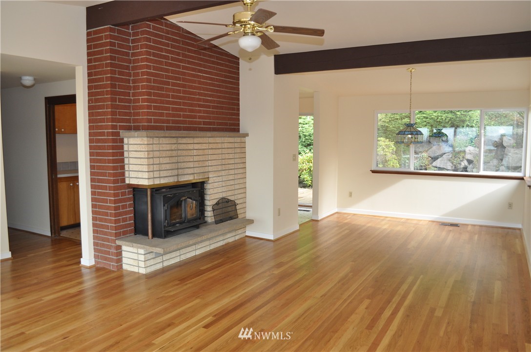 8626 Vashon View Southwest Seattle, WA 98136 - Photo 2 of 25 Gallery Image 2