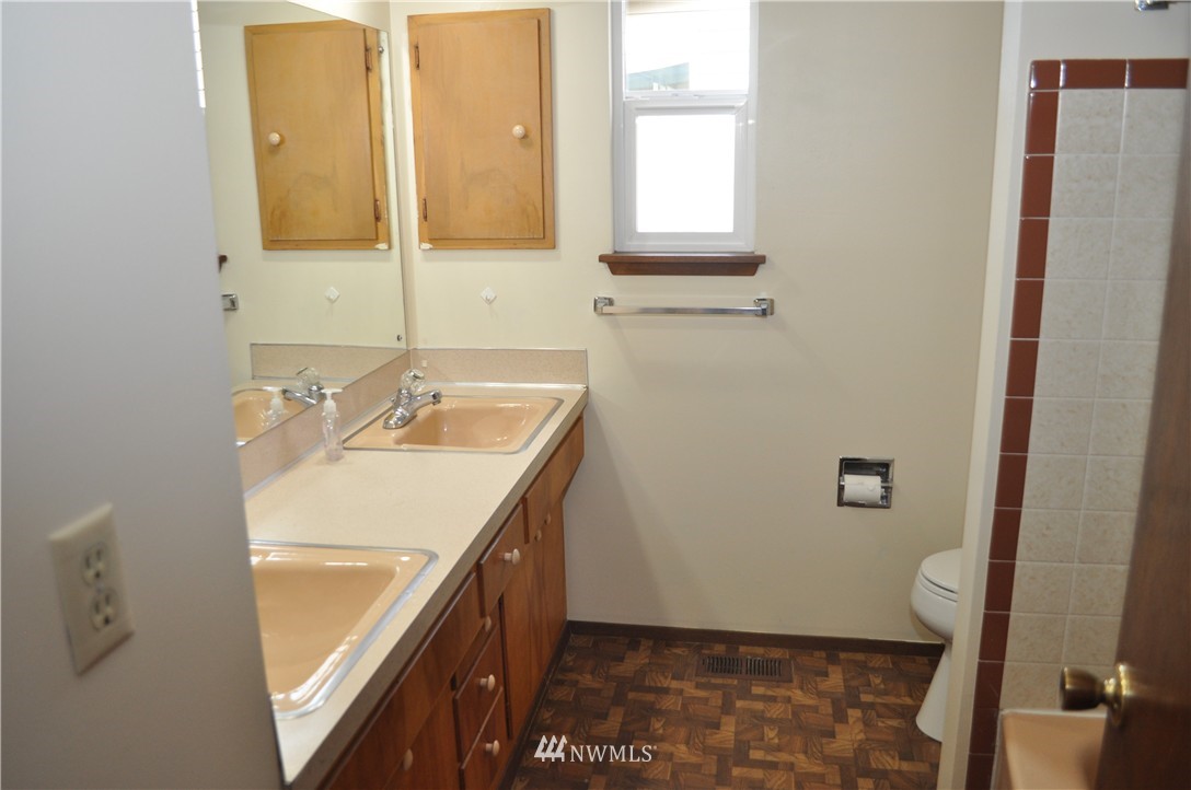 8626 Vashon View Southwest Seattle, WA 98136 - Photo 12 of 25 Gallery Image 12