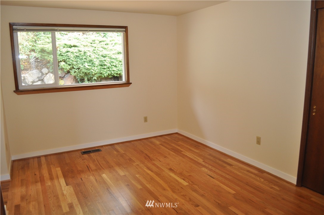 8626 Vashon View Southwest Seattle, WA 98136 - Photo 13 of 25 Gallery Image 13