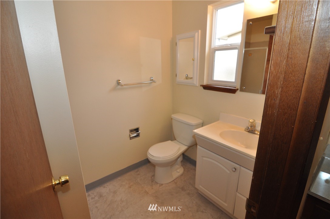 8626 Vashon View Southwest Seattle, WA 98136 - Photo 15 of 25 Gallery Image 15