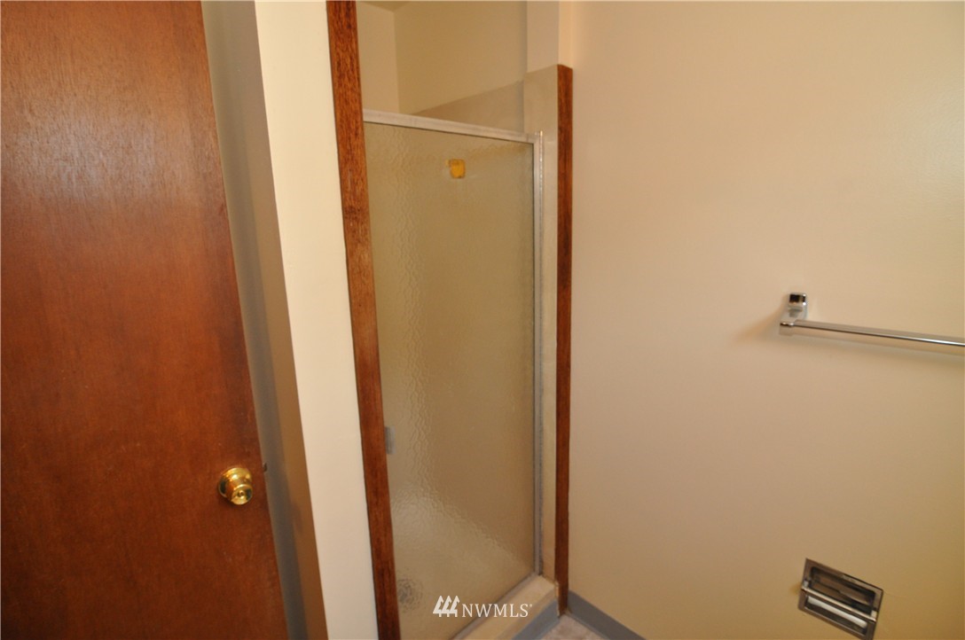 8626 Vashon View Southwest Seattle, WA 98136 - Photo 16 of 25 Gallery Image 16