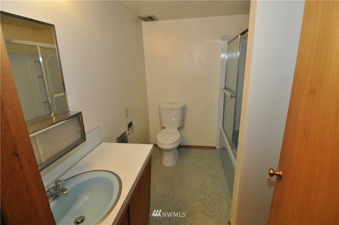 8626 Vashon View Southwest Seattle, WA 98136 - Photo 18 of 25 Gallery Image 18