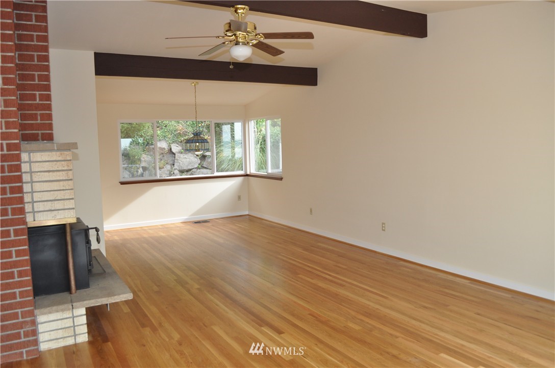 8626 Vashon View Southwest Seattle, WA 98136 - Photo 3 of 25 Gallery Image 3