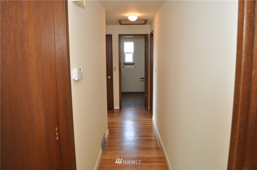 8626 Vashon View Southwest Seattle, WA 98136 - Photo 6 of 25 Gallery Image 6