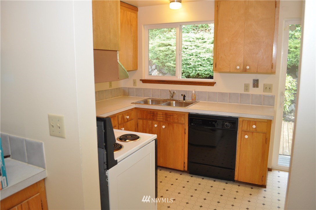 8626 Vashon View Southwest Seattle, WA 98136 - Photo 8 of 25 Gallery Image 8