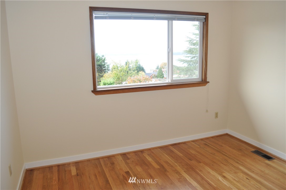 8626 Vashon View Southwest Seattle, WA 98136 - Photo 10 of 25 Gallery Image 10