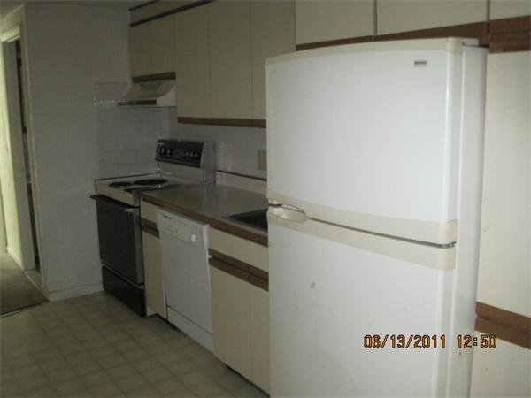 232 Swanson Road, Unit 631 Boxborough, MA 01719 - Photo 2 of 7 a kitchen with a stove and a refrigerator