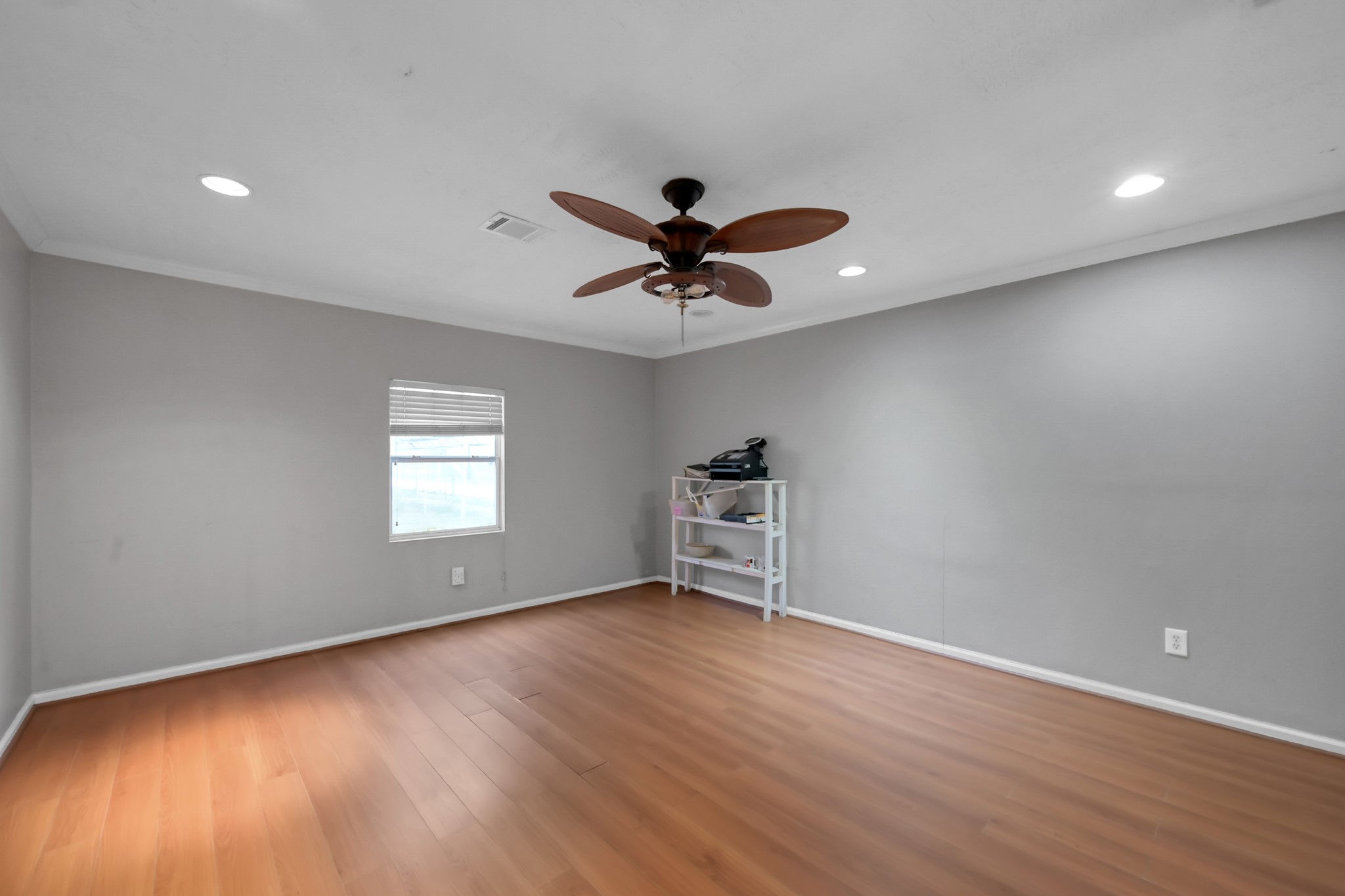 7644 Spring Cypress Road Spring, TX 77379 - Photo 26 of 28 an empty room with windows and ceiling fan