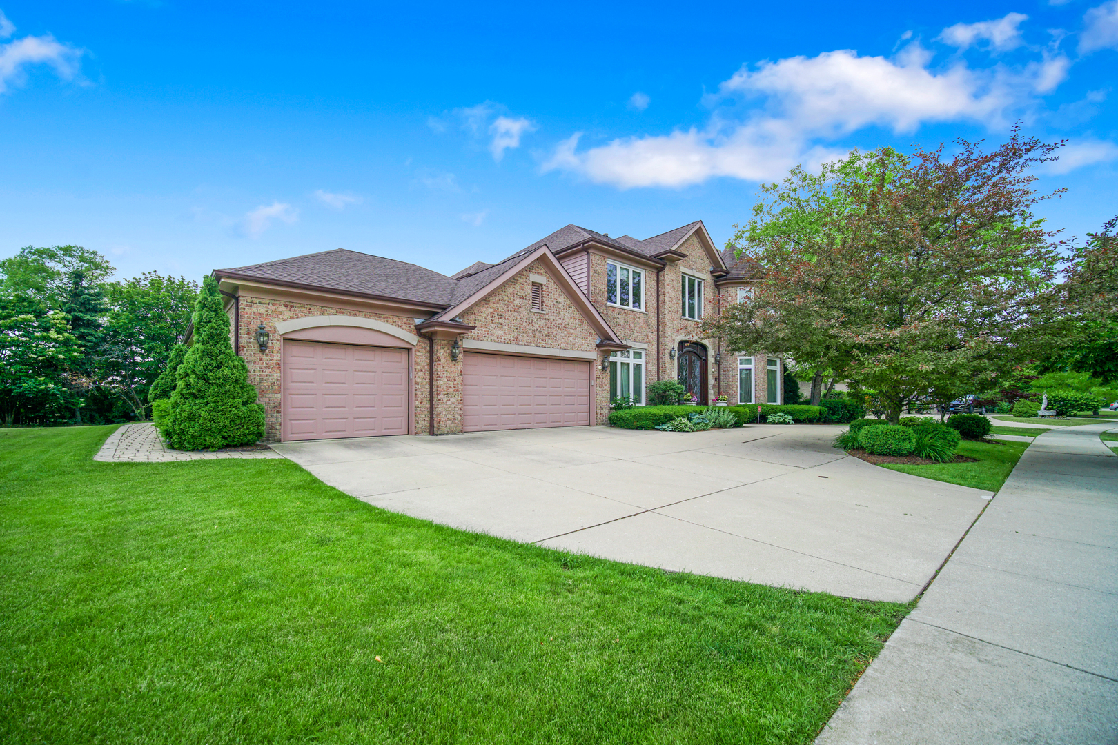 28 Riverside Drive Deerfield, IL 60015 - Photo 1 of 31 Gallery Image 1
