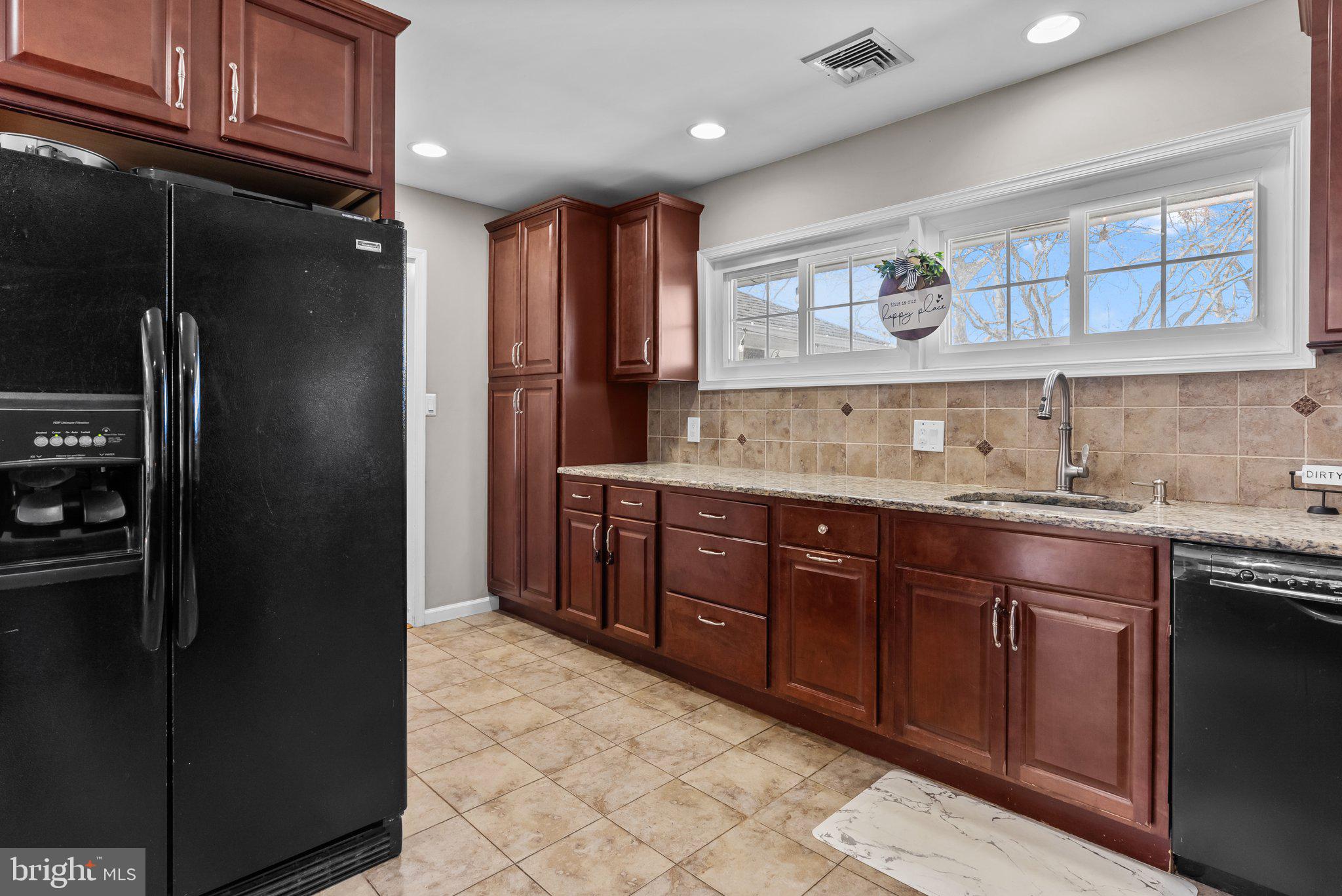 34 Seckelpear Road Levittown, PA 19056 - Photo 8 of 41 Gallery Image 8