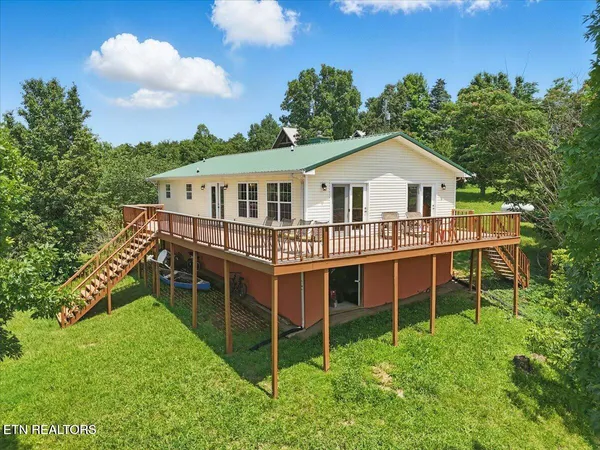$799,900 | 1381 Lake Front Drive, Dandridge, TN 37725