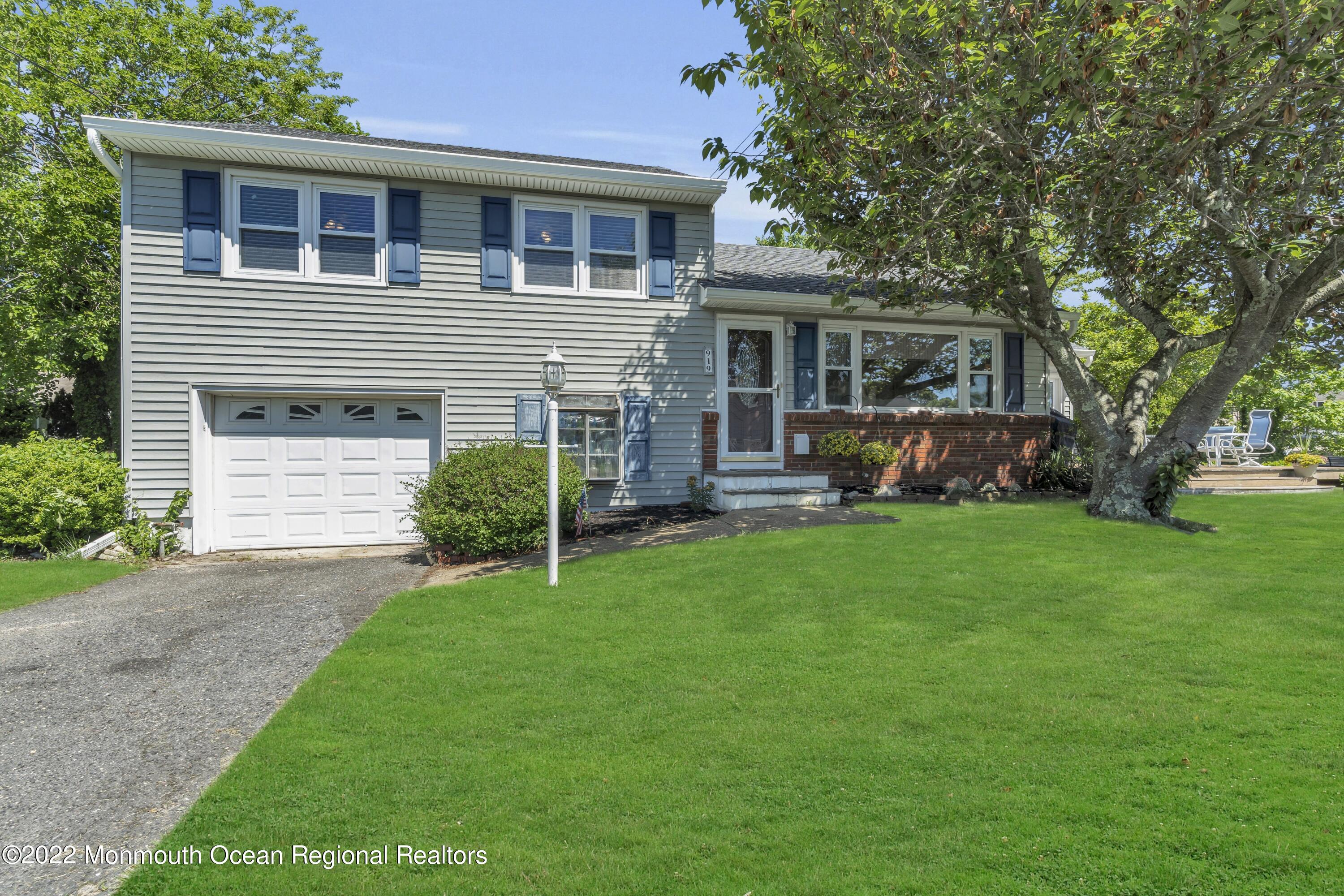 919 Brooks Road Point Pleasant, NJ 08742 - Photo 4 of 49 001_dsc04831_0