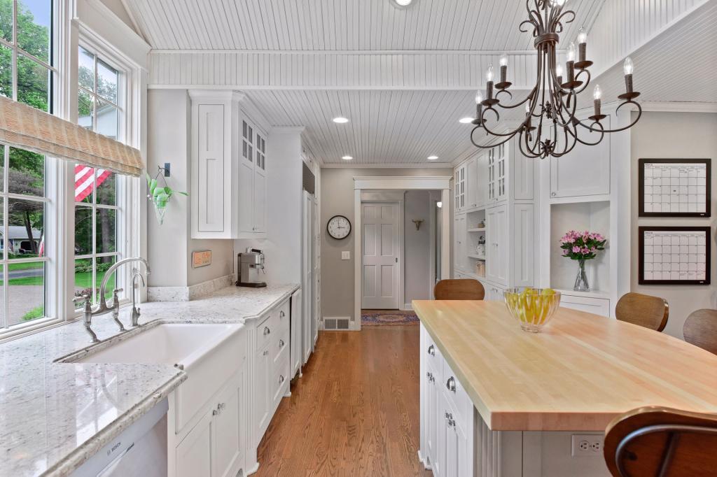 4030 Heathcote Road Deephaven, MN 55391 - Photo 11 of 50