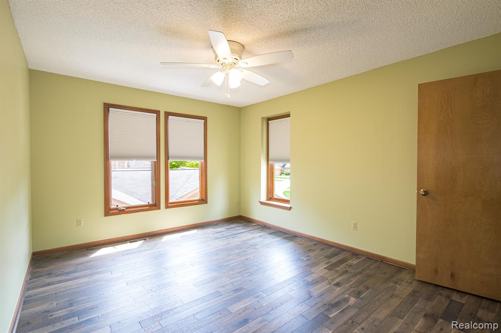 22140 River Ridge Trail Farmington Hills, MI 48335 - Photo 15 of 27