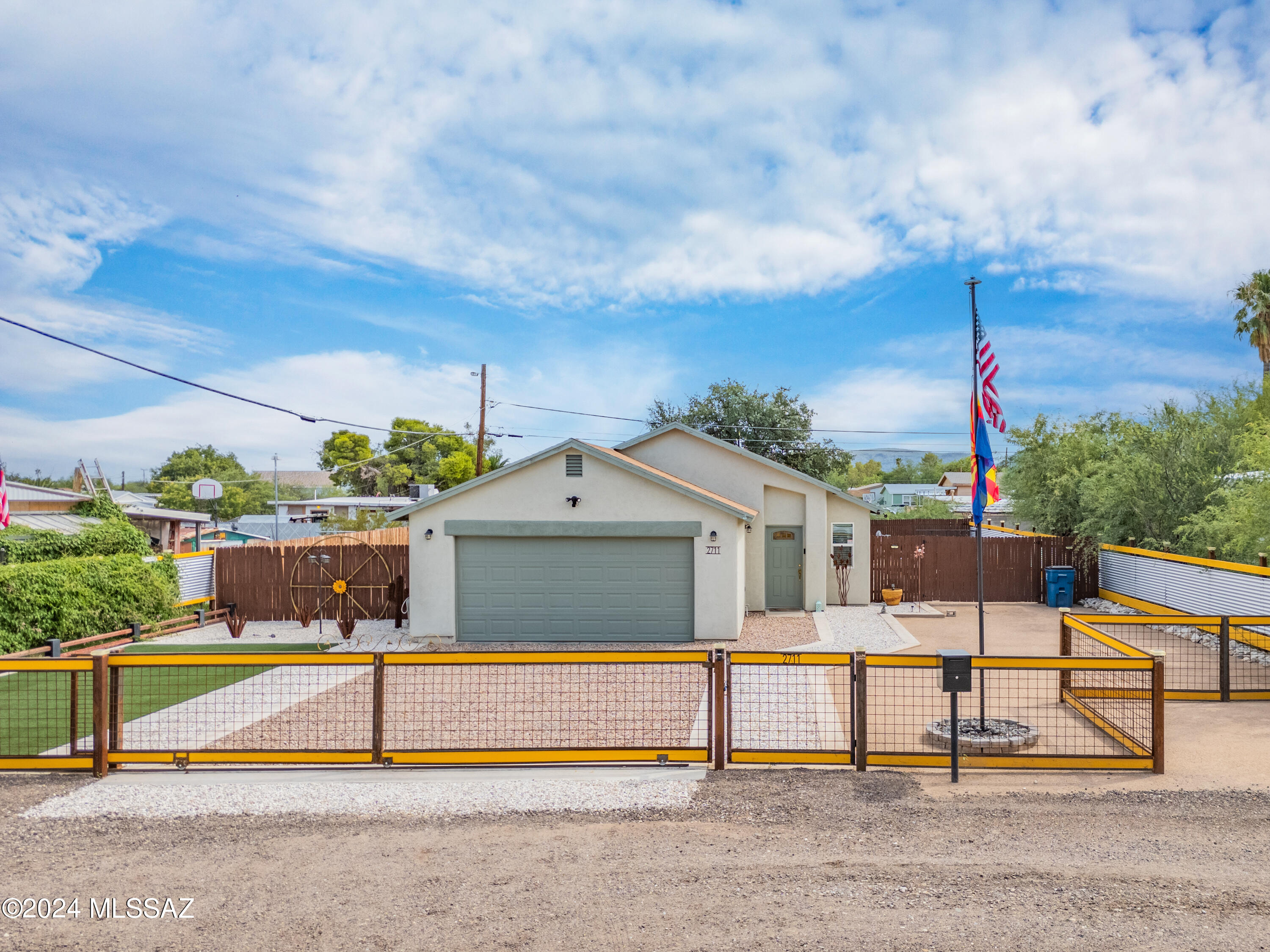 2711 West Milton Road Tucson, AZ 85746 - Photo 3 of 35 Gallery Image 3