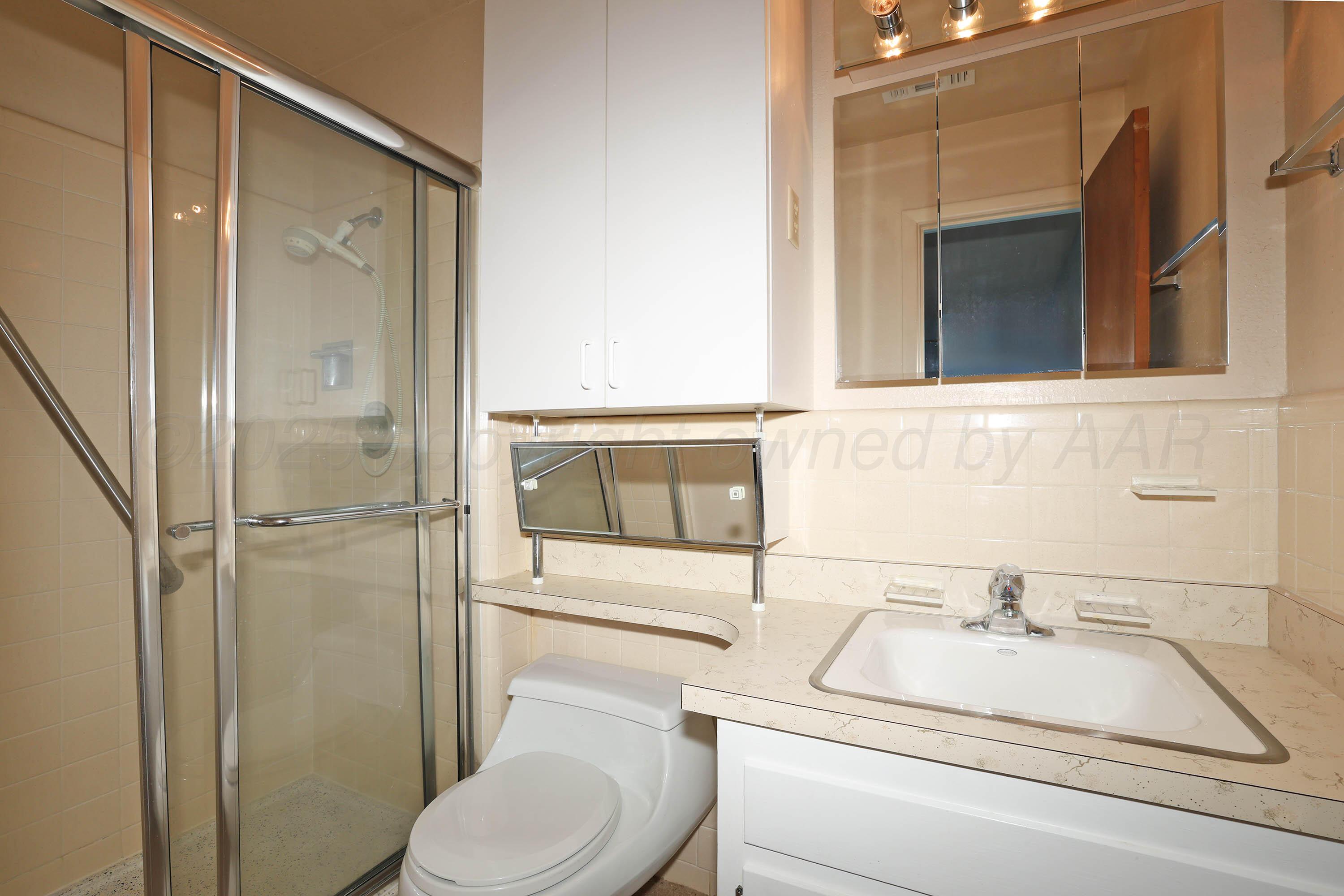 5127 Royce Drive Amarillo, TX 79110 - Photo 13 of 30 15-Primary Bath