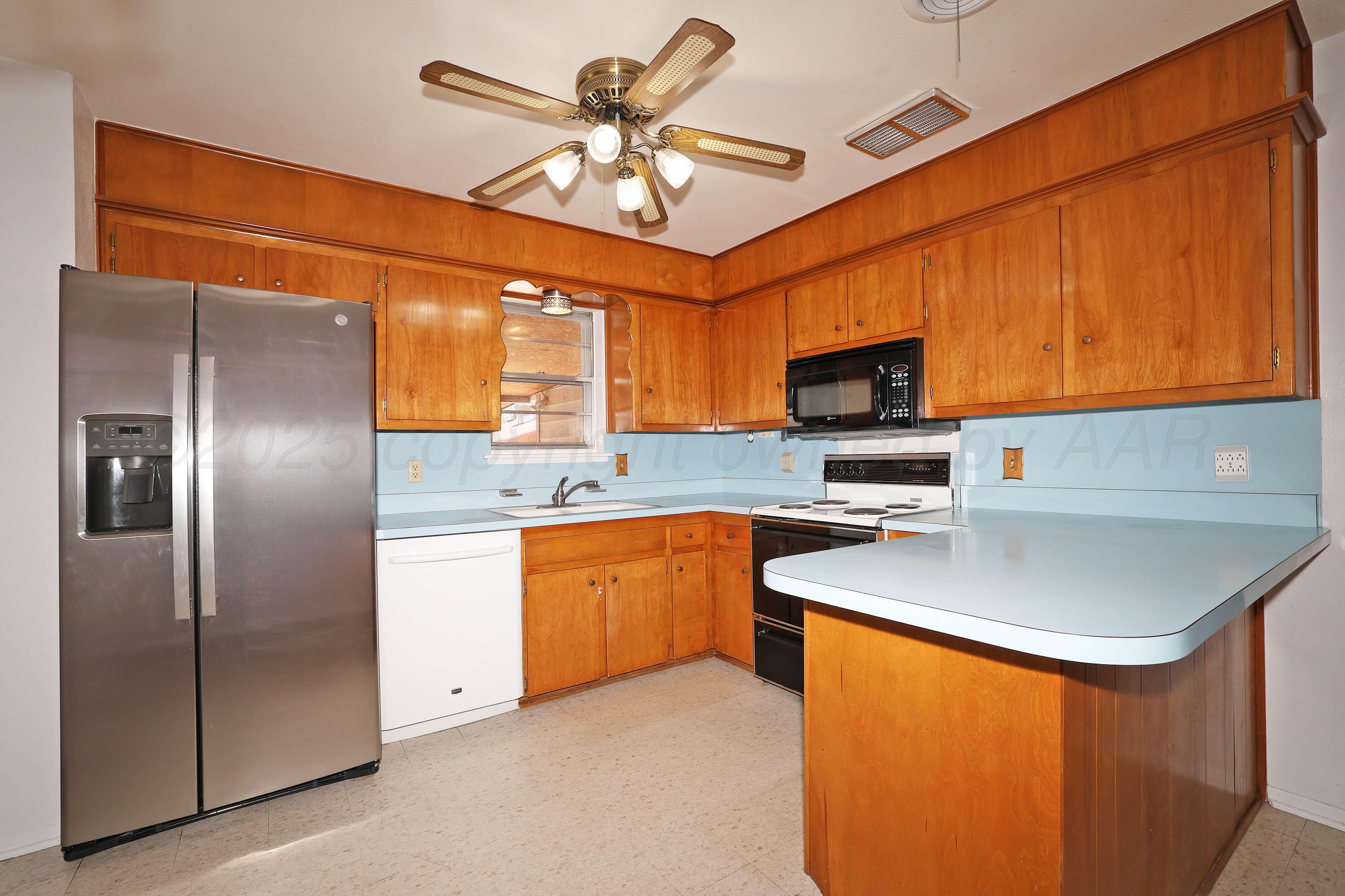 5127 Royce Drive Amarillo, TX 79110 - Photo 7 of 30 11-Kitchen