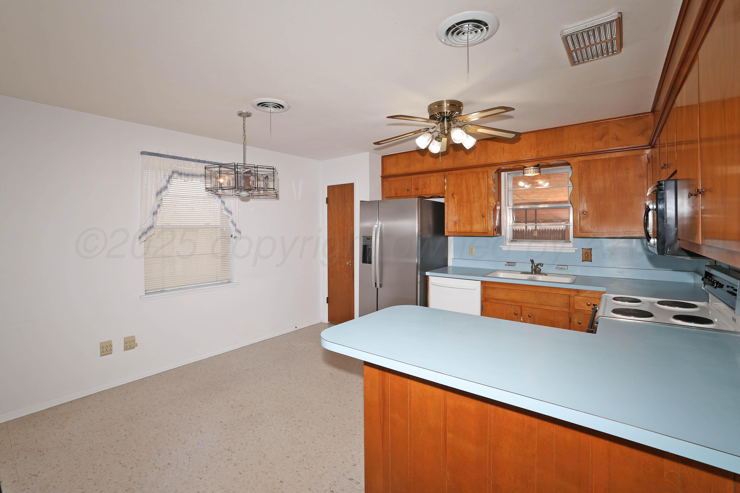 5127 Royce Drive Amarillo, TX 79110 - Photo 8 of 30 12-Kitchen & Dining