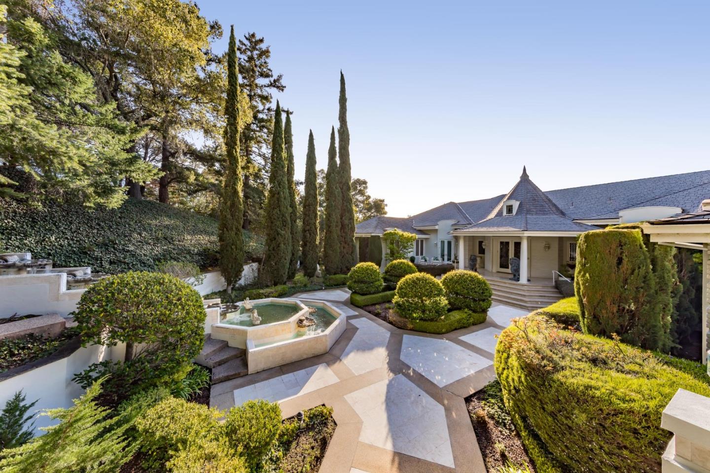 97 Ridge View Drive Atherton, CA 94027 - Photo 4 of 43 a view of a chairs and table in the patio