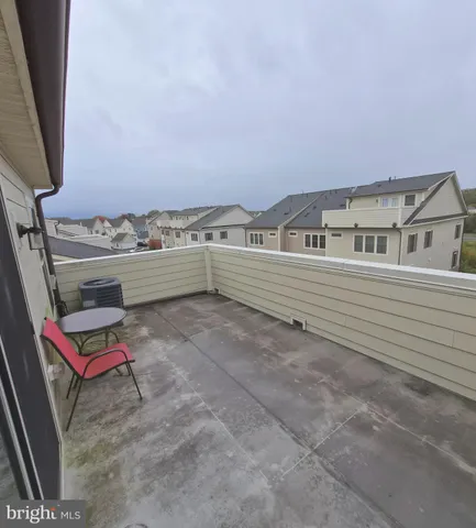 a view of houses with sky view