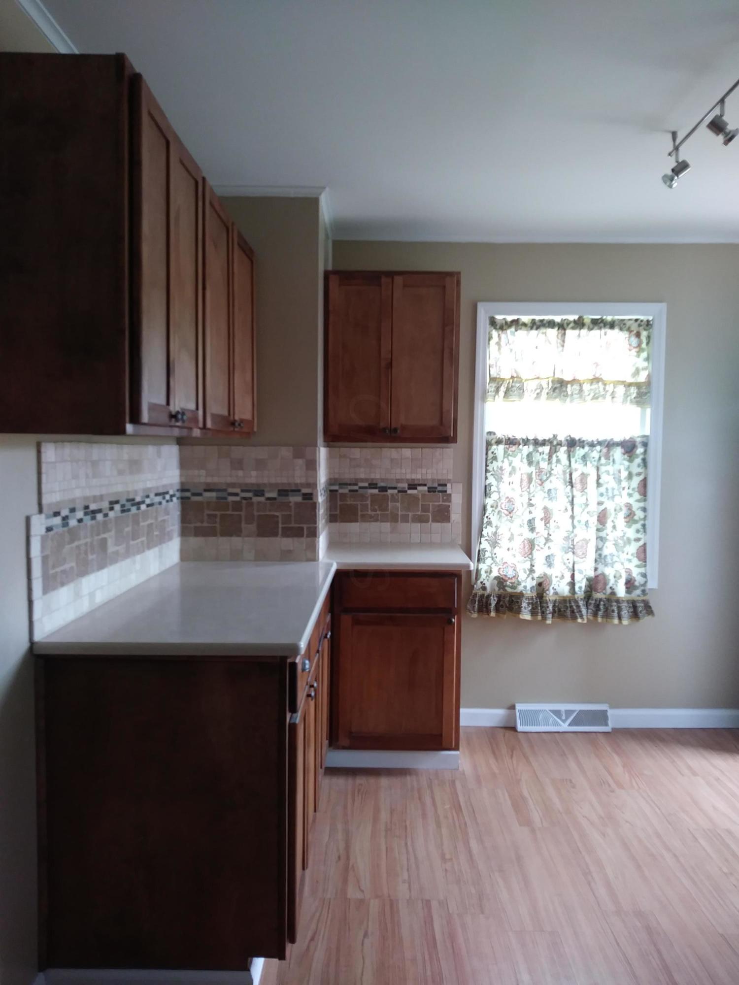 594 Stockbridge Road Columbus, OH 43207 - Photo 8 of 9 Gallery Image 8