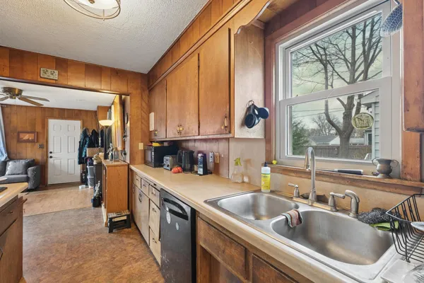 $299,990 | 1946 Dorothea Avenue, St. Paul, MN 55116