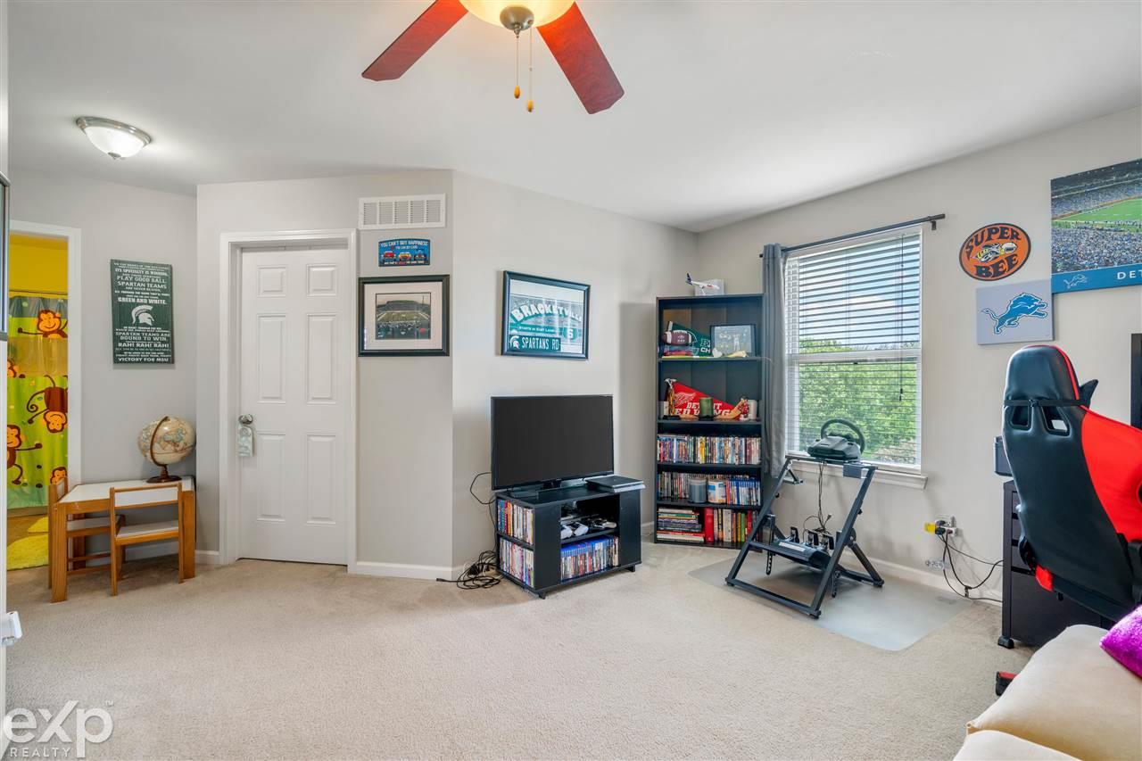 47388 Gloede Road Macomb, MI 48044 - Photo 32 of 41