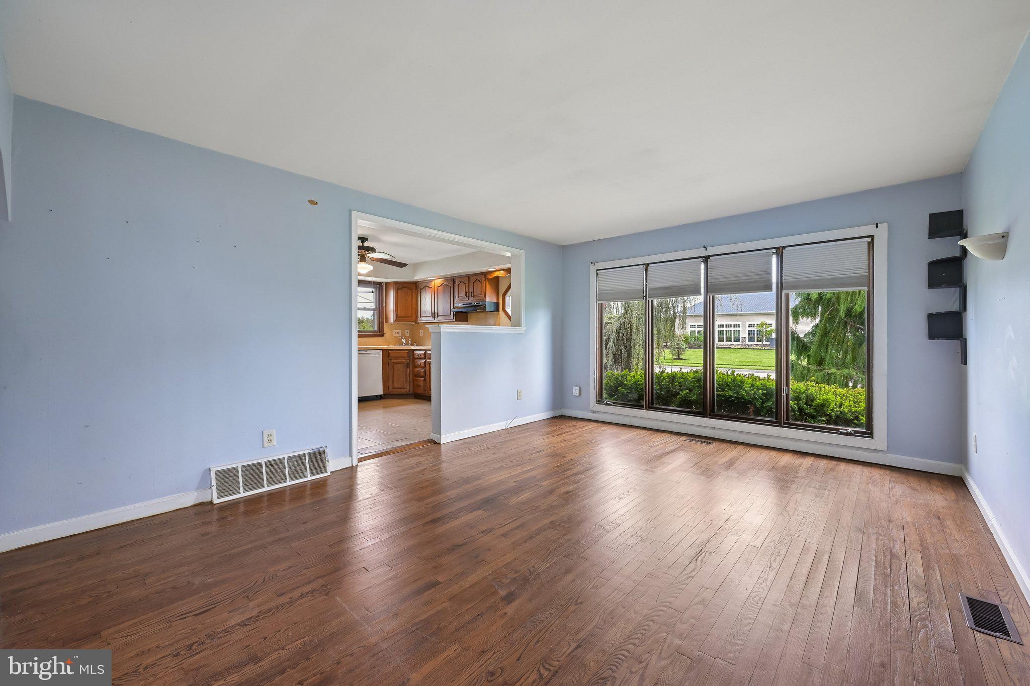 196 Tansboro Road Berlin, NJ 08009 - Photo 14 of 25 Living room/front windows