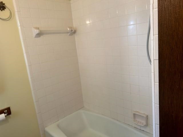 918 Myrna Road Erma, NJ 08204 - Photo 20 of 25 a bathroom with a bathtub