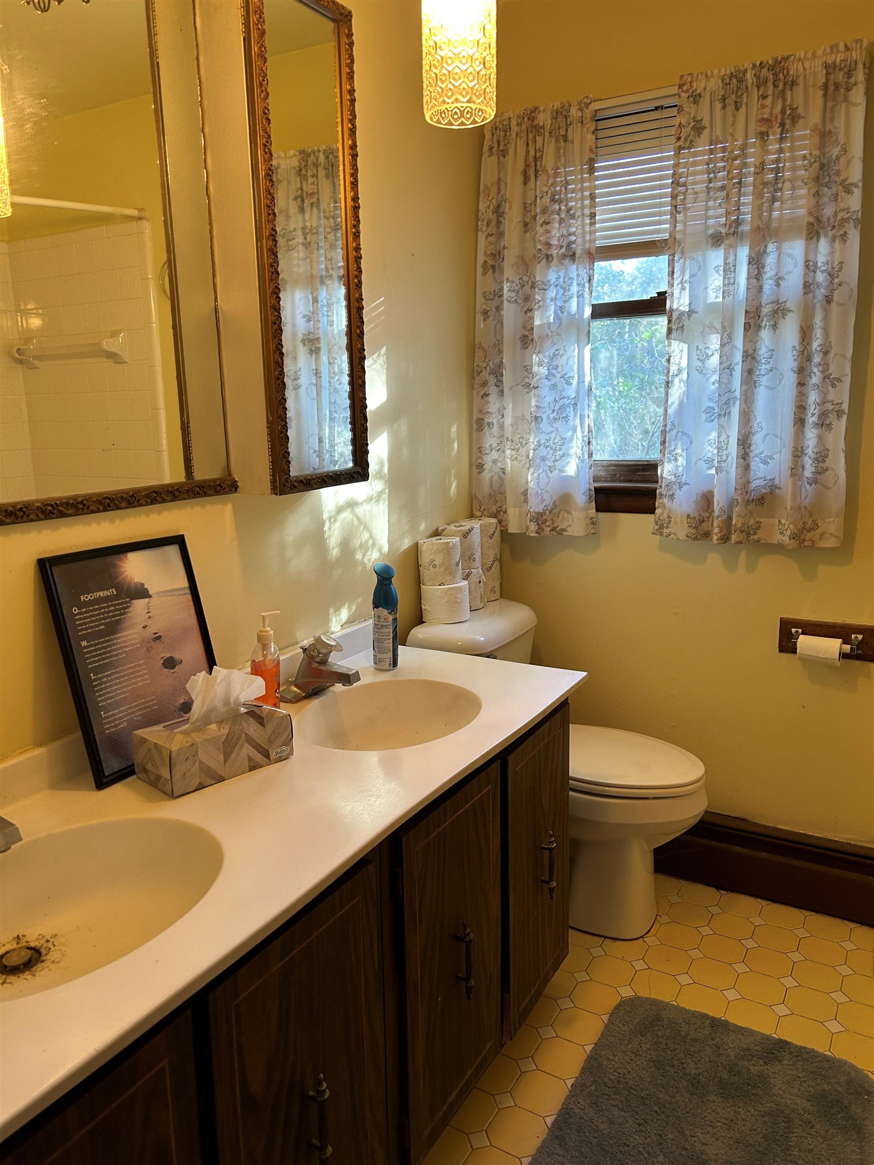 918 Myrna Road Erma, NJ 08204 - Photo 21 of 25 a bathroom with a sink and a mirror