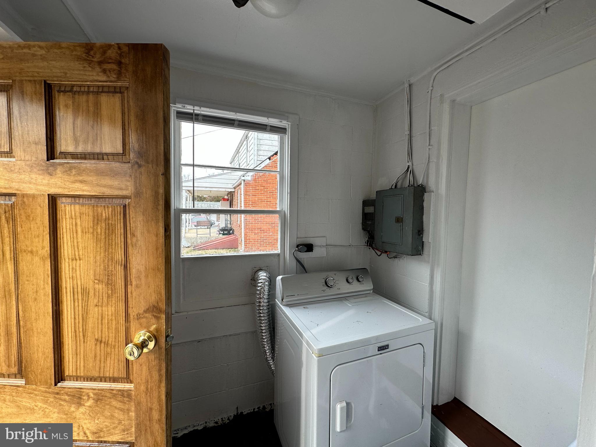 9947 Crossfield Road Hagerstown, MD 21740 - Photo 23 of 39 a utility room with dryer and washer