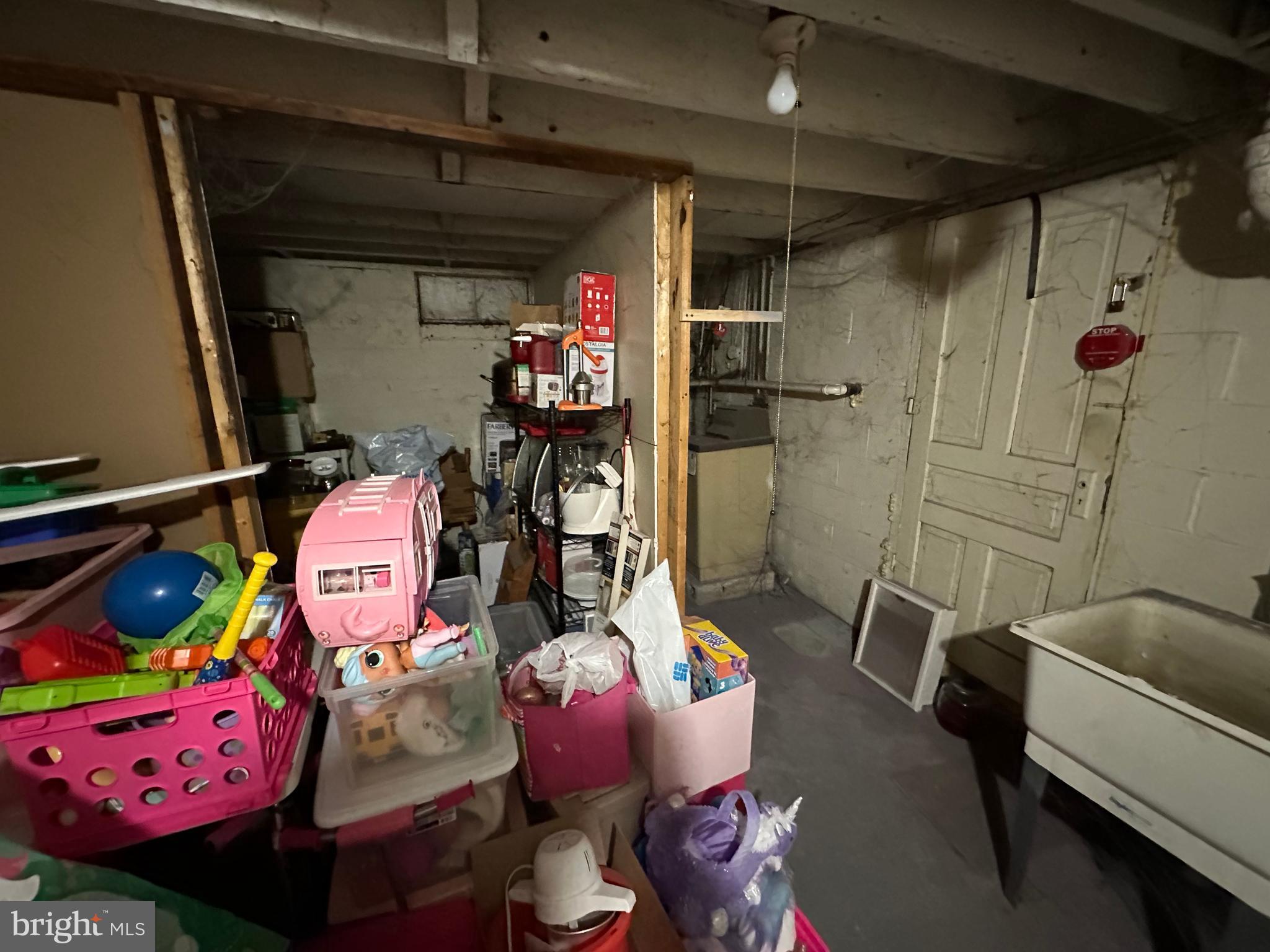 9947 Crossfield Road Hagerstown, MD 21740 - Photo 39 of 39 a storage room with washer and dryer
