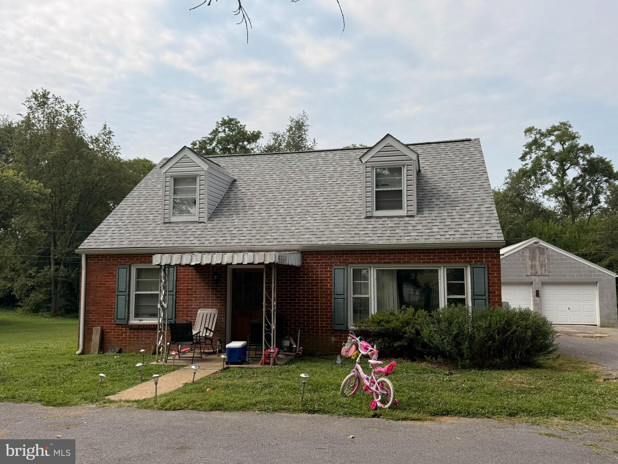9947 Crossfield Road Hagerstown, MD 21740 - Photo 6 of 39 a front view of a house with a yard and garage