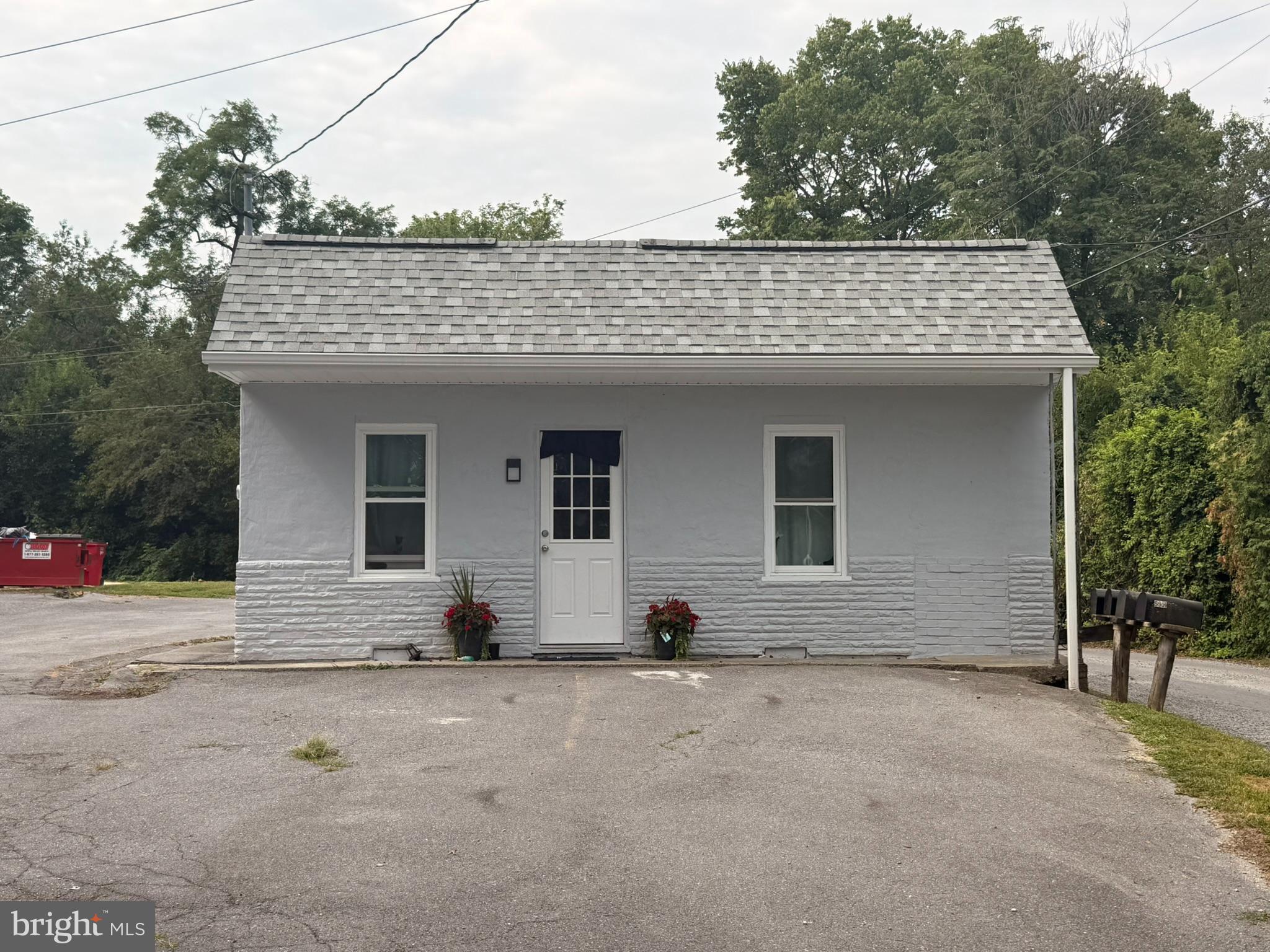 9947 Crossfield Road Hagerstown, MD 21740 - Photo 9 of 39 a view of a house