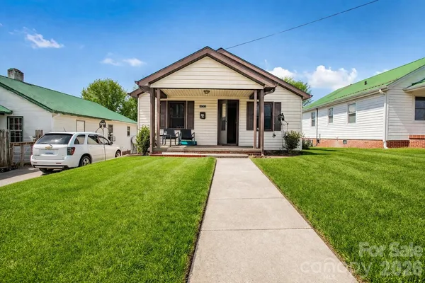 $235,000 | 400 Summit Avenue, Spruce Pine, NC 28777