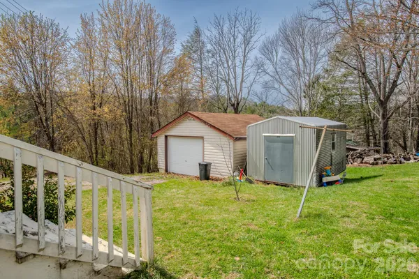 $235,000 | 400 Summit Avenue, Spruce Pine, NC 28777