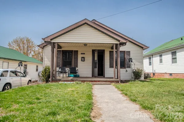 $235,000 | 400 Summit Avenue, Spruce Pine, NC 28777