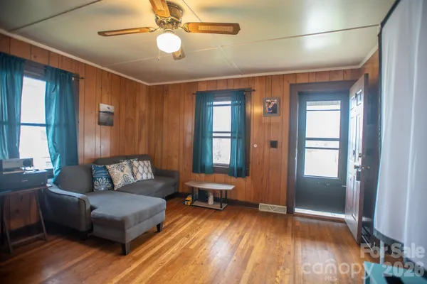 $235,000 | 400 Summit Avenue, Spruce Pine, NC 28777