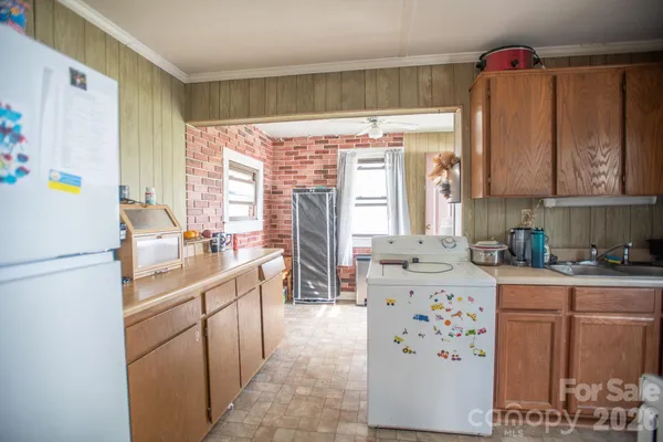 $235,000 | 400 Summit Avenue, Spruce Pine, NC 28777