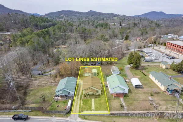 $235,000 | 400 Summit Avenue, Spruce Pine, NC 28777