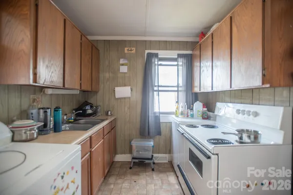 $235,000 | 400 Summit Avenue, Spruce Pine, NC 28777