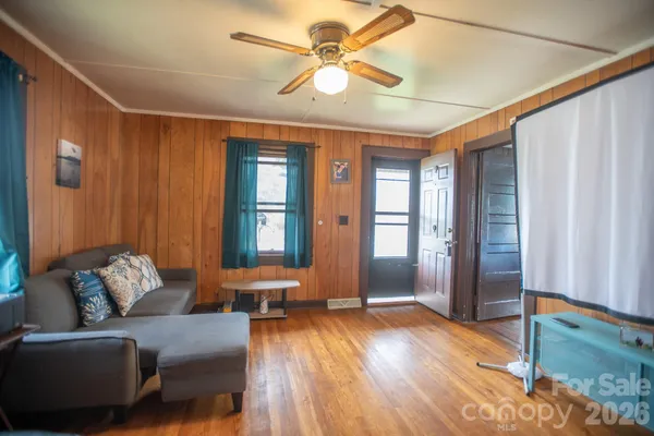 $235,000 | 400 Summit Avenue, Spruce Pine, NC 28777