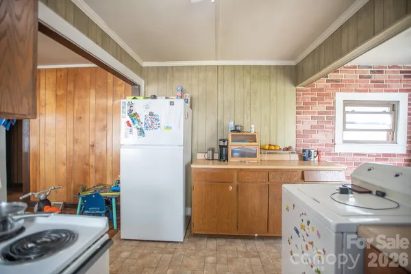 $235,000 | 400 Summit Avenue, Spruce Pine, NC 28777