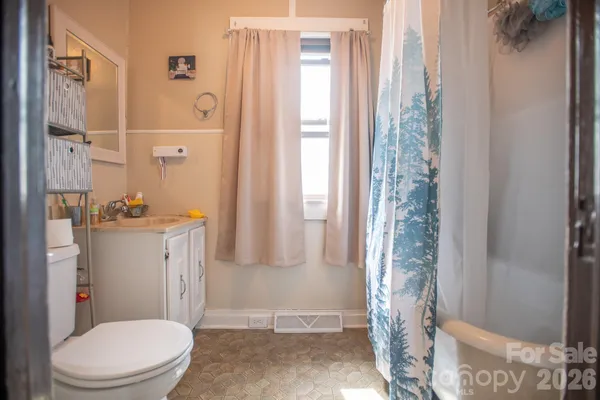 $235,000 | 400 Summit Avenue, Spruce Pine, NC 28777