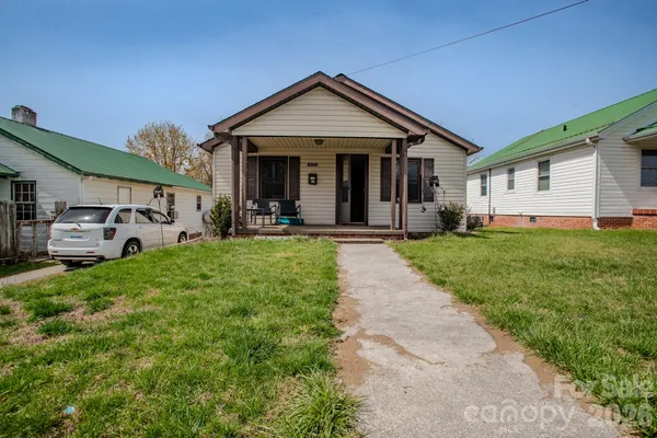 $235,000 | 400 Summit Avenue, Spruce Pine, NC 28777