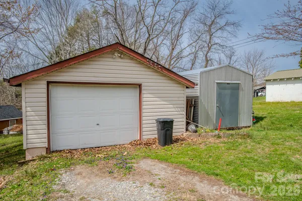 $235,000 | 400 Summit Avenue, Spruce Pine, NC 28777